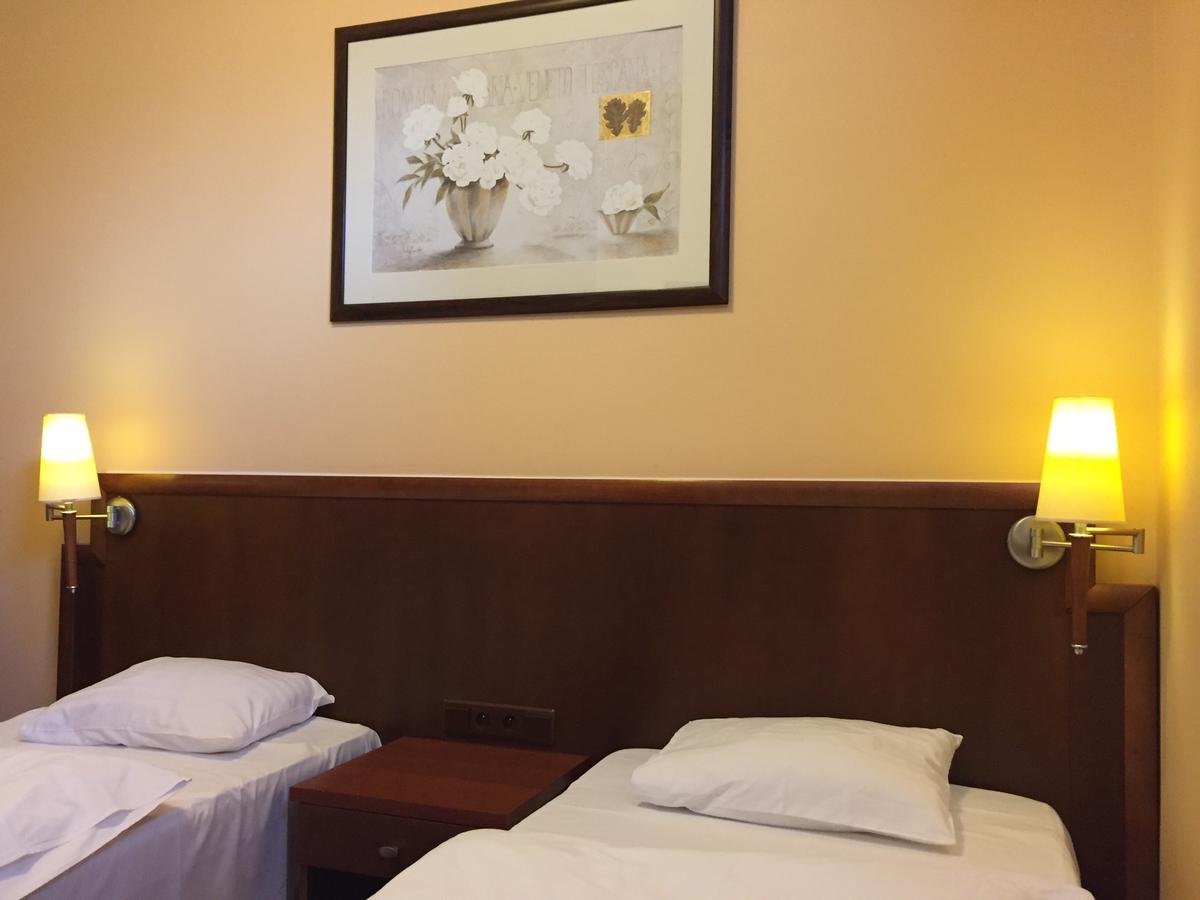 Virgo B&B Biznes 露米雅 外观 照片